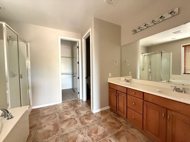 Building Photo - Lovely Chandler 4 Bedroom!