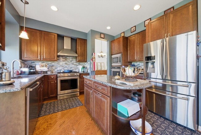 Building Photo - Stunning Mundelein Home on a Quiet Cul-de-Sac with Pond Views