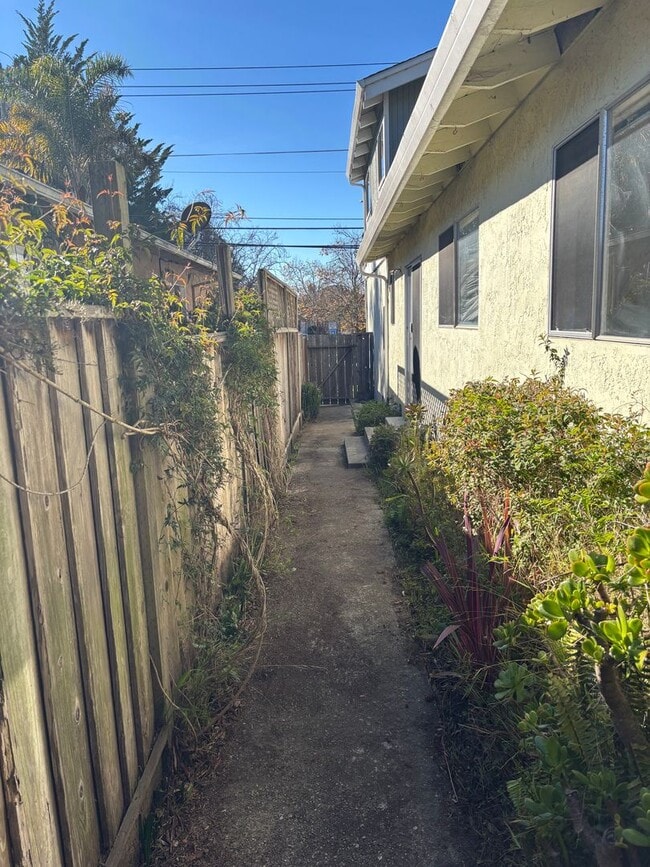 Building Photo - 4 bedroom 2 bath upper west side