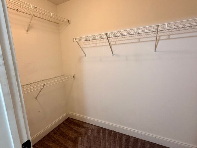Building Photo - 2 bed, 2 bath townhome in Hoover