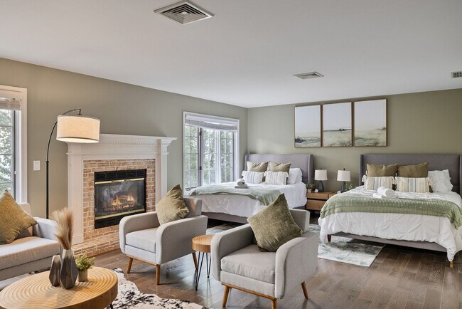 Building Photo - 321 Museum Village Rd