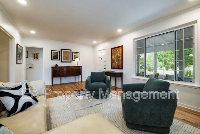 Building Photo - 520 San Pasquale Ave SW