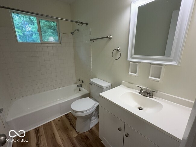 Building Photo - 2646 W 60th St