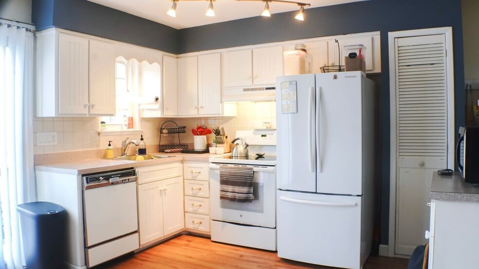 Building Photo - 14 Scuppo Rd