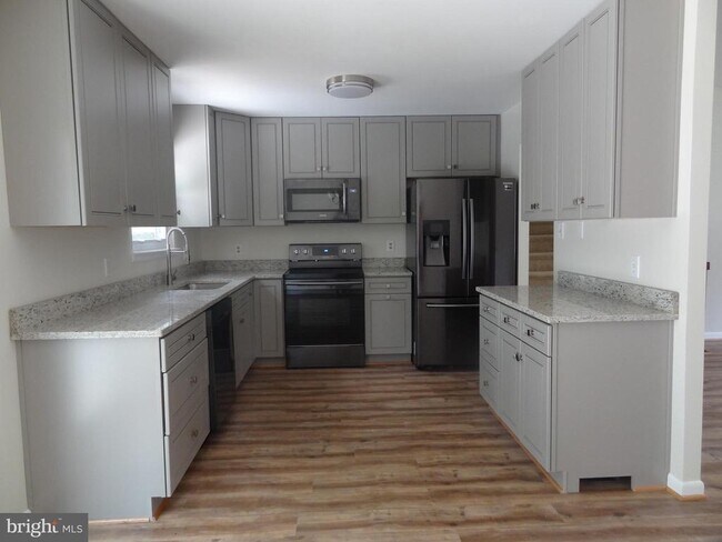 Building Photo - 1627 Severn Run Ct