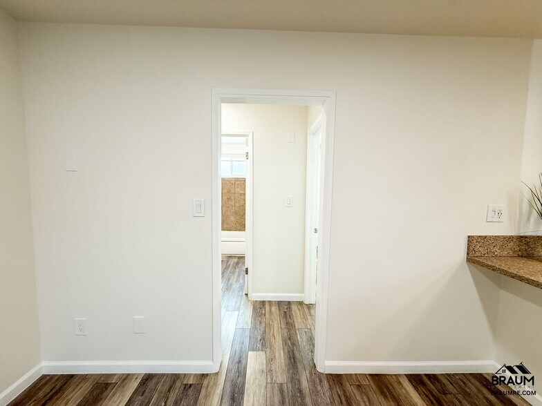 Building Photo - 5611 Fulcher Ave