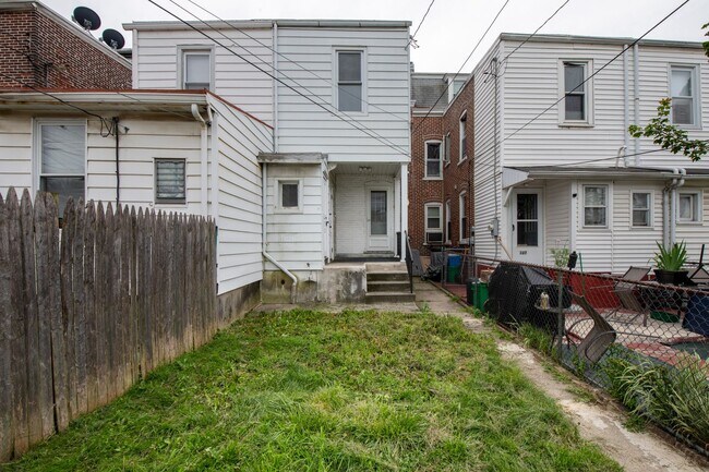 Building Photo - 325 1/2 N. Franklin St