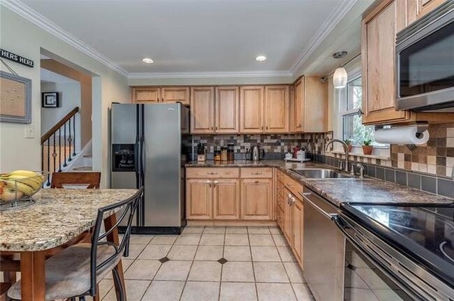 Building Photo - 151 Pilgrim Dr