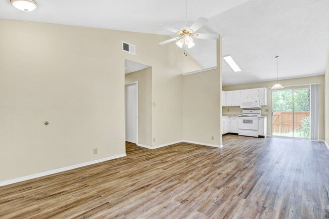 Building Photo - Move-In Ready Condo with Open Layout