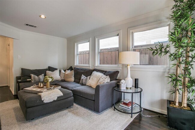 Building Photo - 4559 Elsby Ave