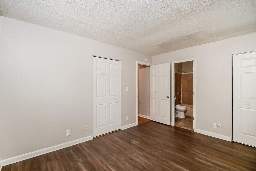 Building Photo - 8858 Frontenac Rd