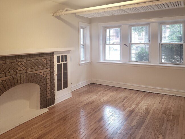 Building Photo - 2922 N Albany Ave