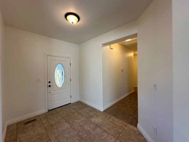 Building Photo - Beautiful Cold Springs Home