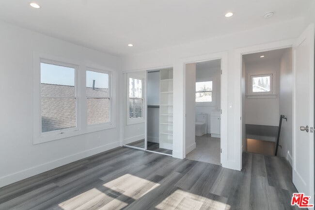 Building Photo - 2303 W 30th St