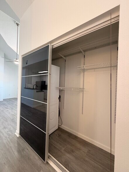 Building Photo - 6028 Westgate Dr