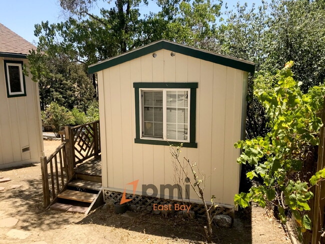 Building Photo - 539 Palms Dr