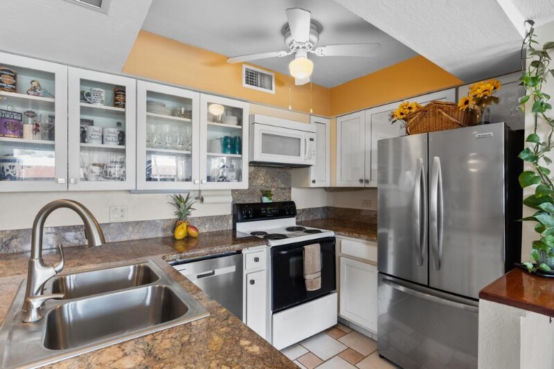 Building Photo - 75-6082-6082 Ali‘i Dr