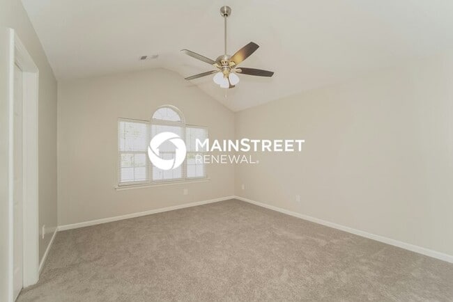 Building Photo - 3 Bedroom Pet-Friendly Home in Charlotte, NC with Main Street Renewal