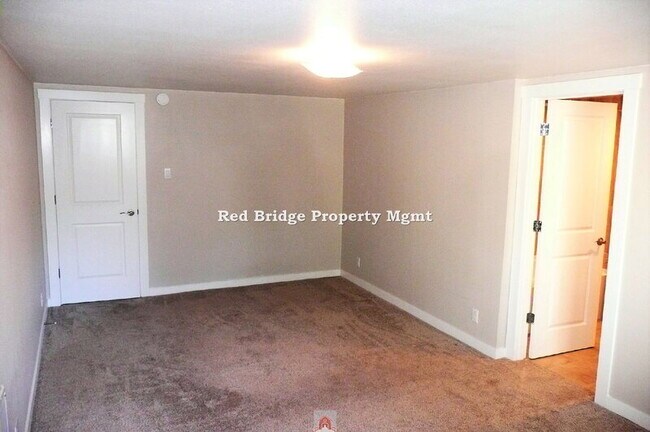 Building Photo - 5585 SE 128th Ave