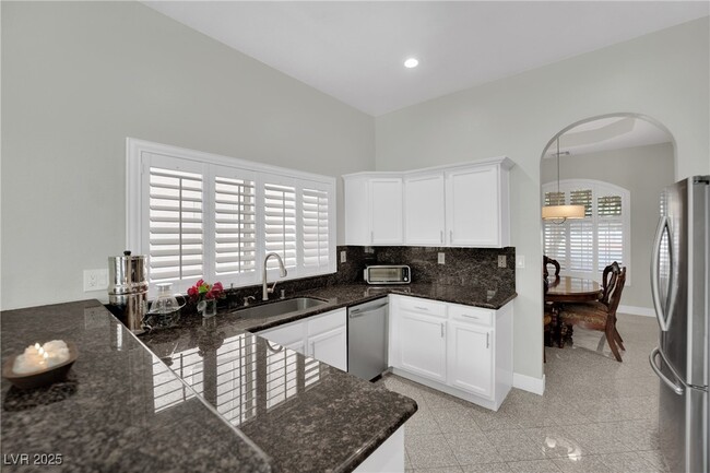 Building Photo - 2705 Meander