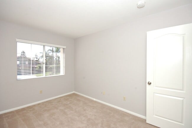 Building Photo - Lovely 3BR/2.5BA Home with Gorgeous Featur...