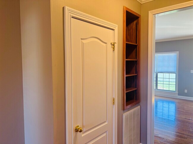 Building Photo - 2616 Danhaven Dr