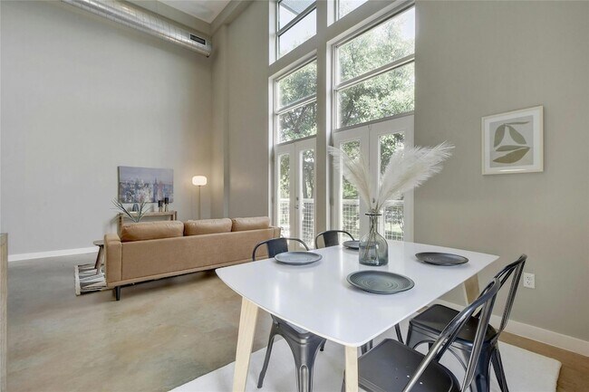 Building Photo - 1601 E Cesar Chavez St