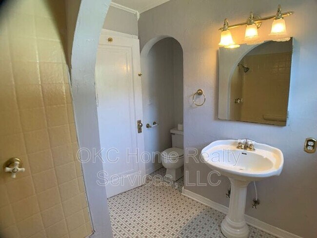 Building Photo - 2128 NW 25th St