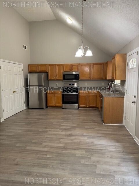 Building Photo - Beautiful 3BR 2BA Home w/ Attached Garage in Fairburn