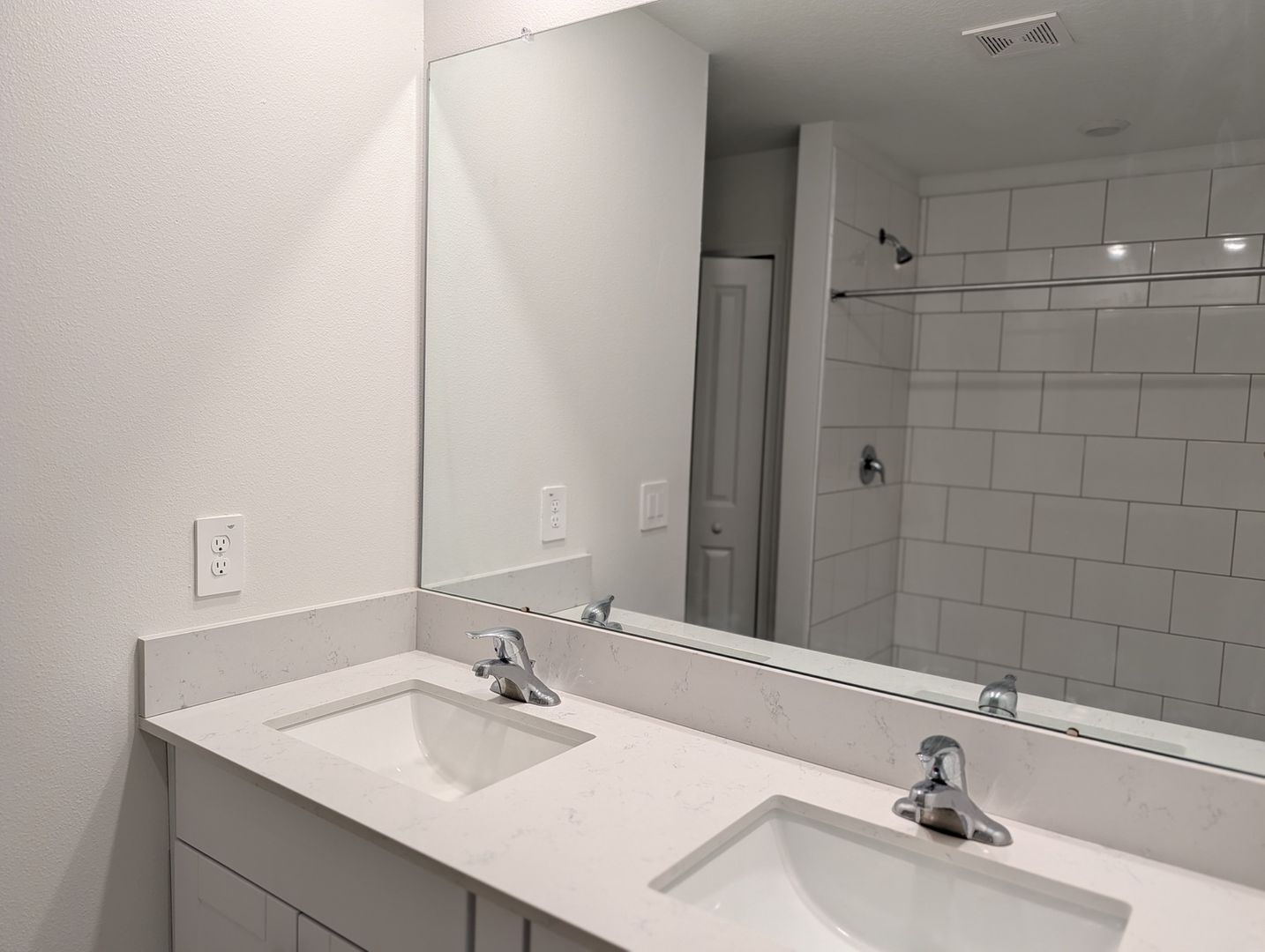Building Photo - 34990 Gravelly Dr