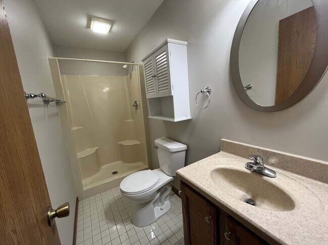 Building Photo - 852 Burr Oak Dr