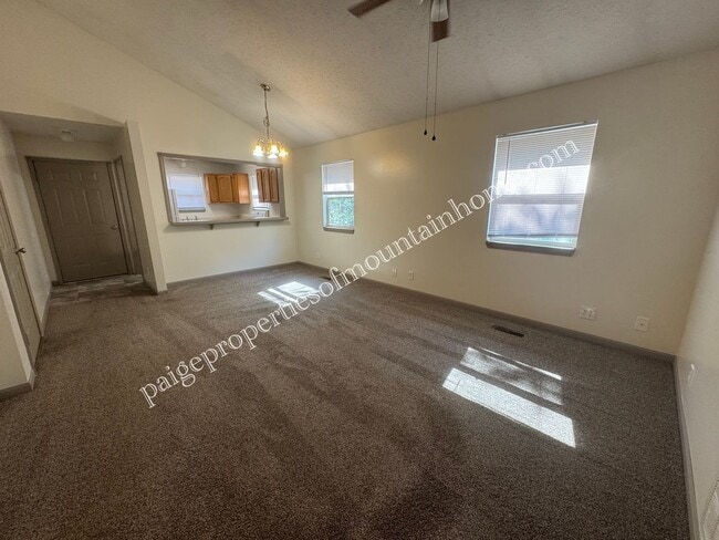 Building Photo - Grand Oak Road