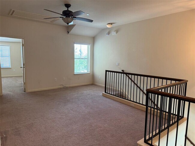 Building Photo - 1620 Bryant Dr