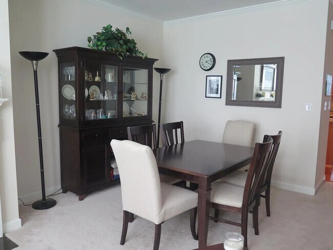 Building Photo - 3645 Edgemont Dr