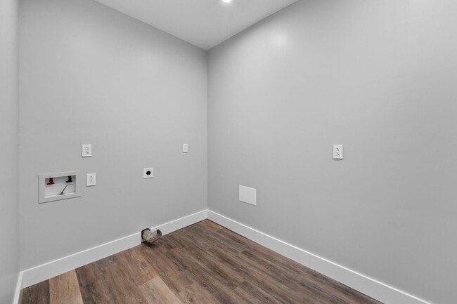 Building Photo - FREE RENT! Luxury Living on the River — Your Dream Home Awaits