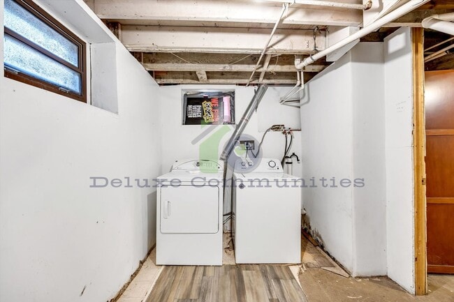 Building Photo - Charming 1 Bedroom with Natural Light & Basement Laundry