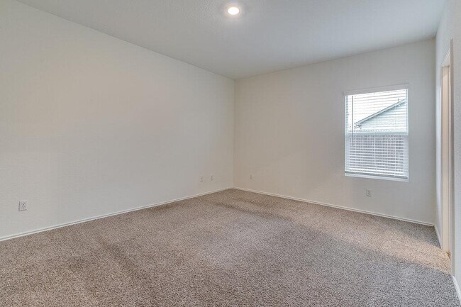 Building Photo - 355 Geode Glen