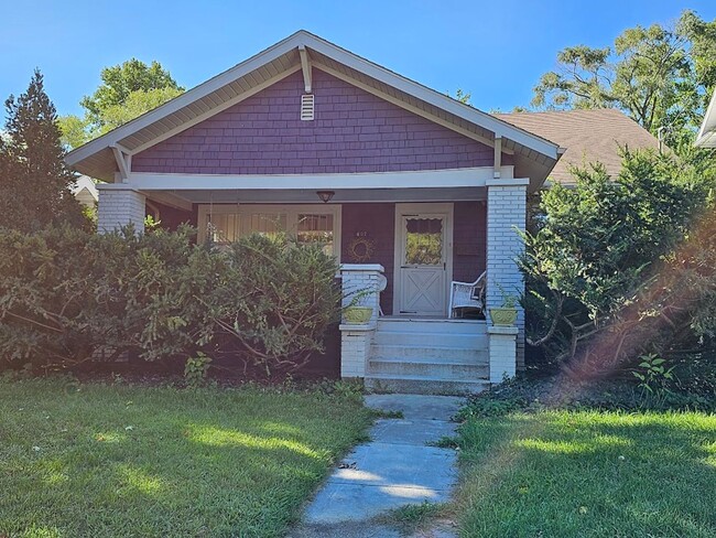 Primary Photo - Beautiful West Wooster Street Home