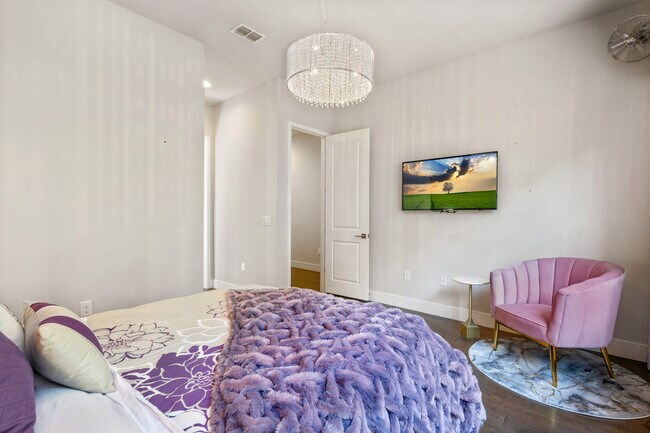 Building Photo - 8412 Via Vittoria Way