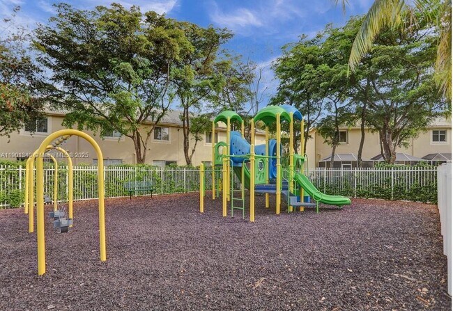 Building Photo - 2216 Ensenada Terrace