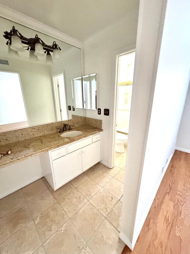 Building Photo - Quiet cul-de-sac Ondulando home with attached ADU included!!