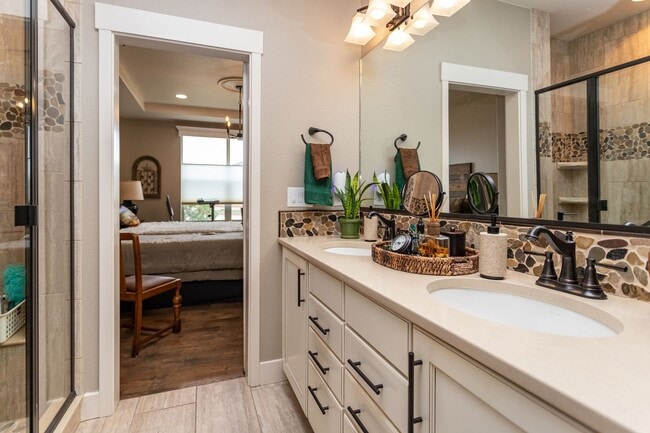 Building Photo - Stunning Flying Horse Patio Home with Stunning Views!!