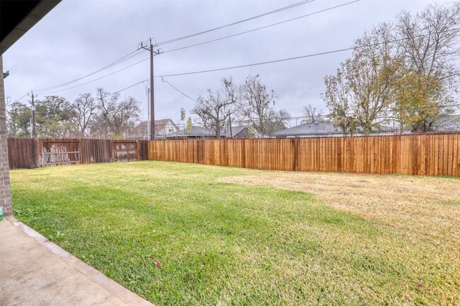 Building Photo - 420 Magnolia Ln