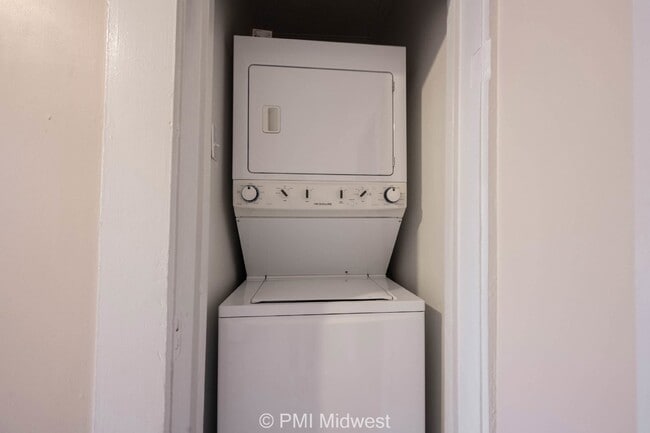 Building Photo - "Charming Compact Living in Heart of Lebanon – Ideal for Minimalists!"