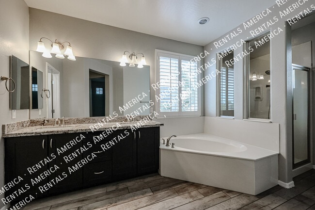 Building Photo - 1936 S Sycamore Pl