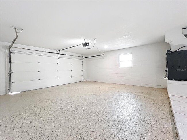 Building Photo - 8676 Hillside Dr