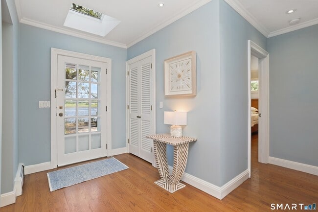 Building Photo - 34 Shorehaven Rd