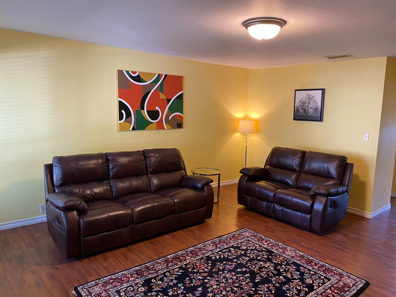 Primary Photo - Room in Townhome on Leisure Dr