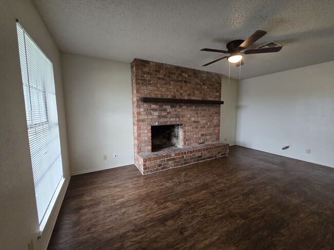 Building Photo - 2418 Paul Revere St