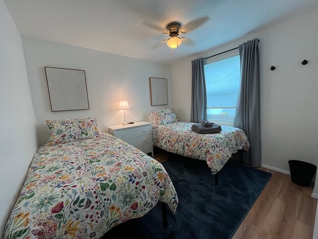 Building Photo - 1744 10th St SW